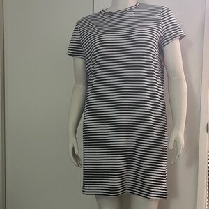 Striped Short Sleeve Shift Dress - Black & White